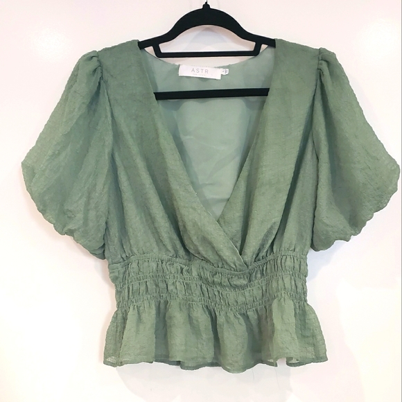 Astr Tops - 🎁Astr The Label Women's Bubble Short Sleeve Green Top